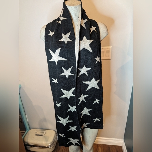 Aeropostale double sided reversible star scarf, black & silver - Picture 7 of 10